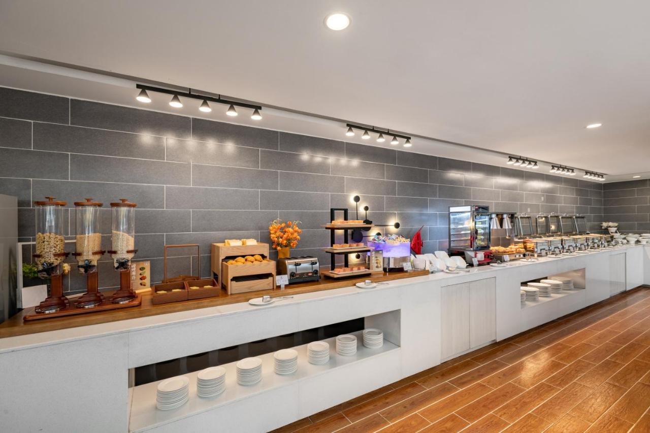 Holiday Inn Express Shenyang North Station By Ihg Bagian luar foto
