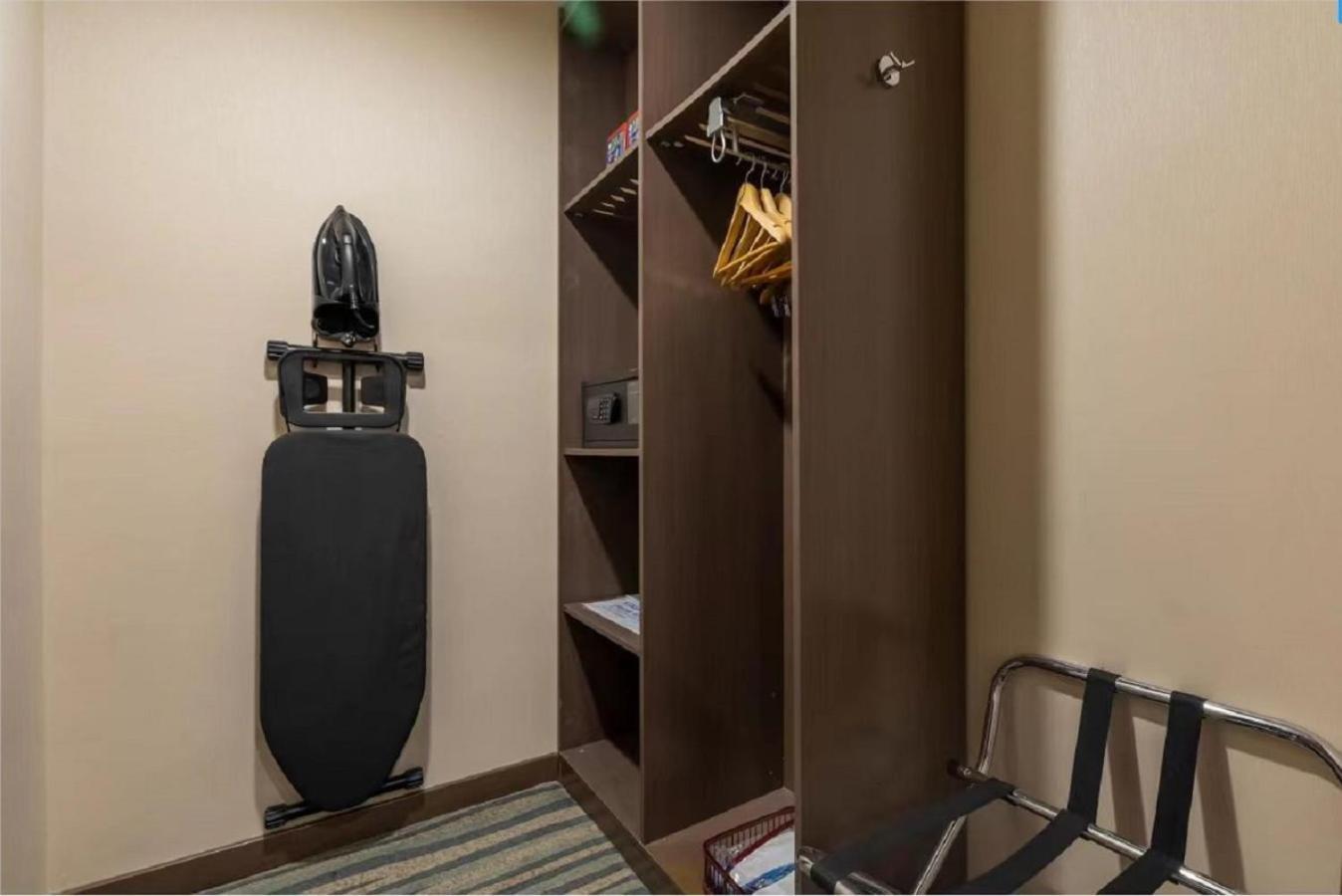 Holiday Inn Express Shenyang North Station By Ihg Bagian luar foto