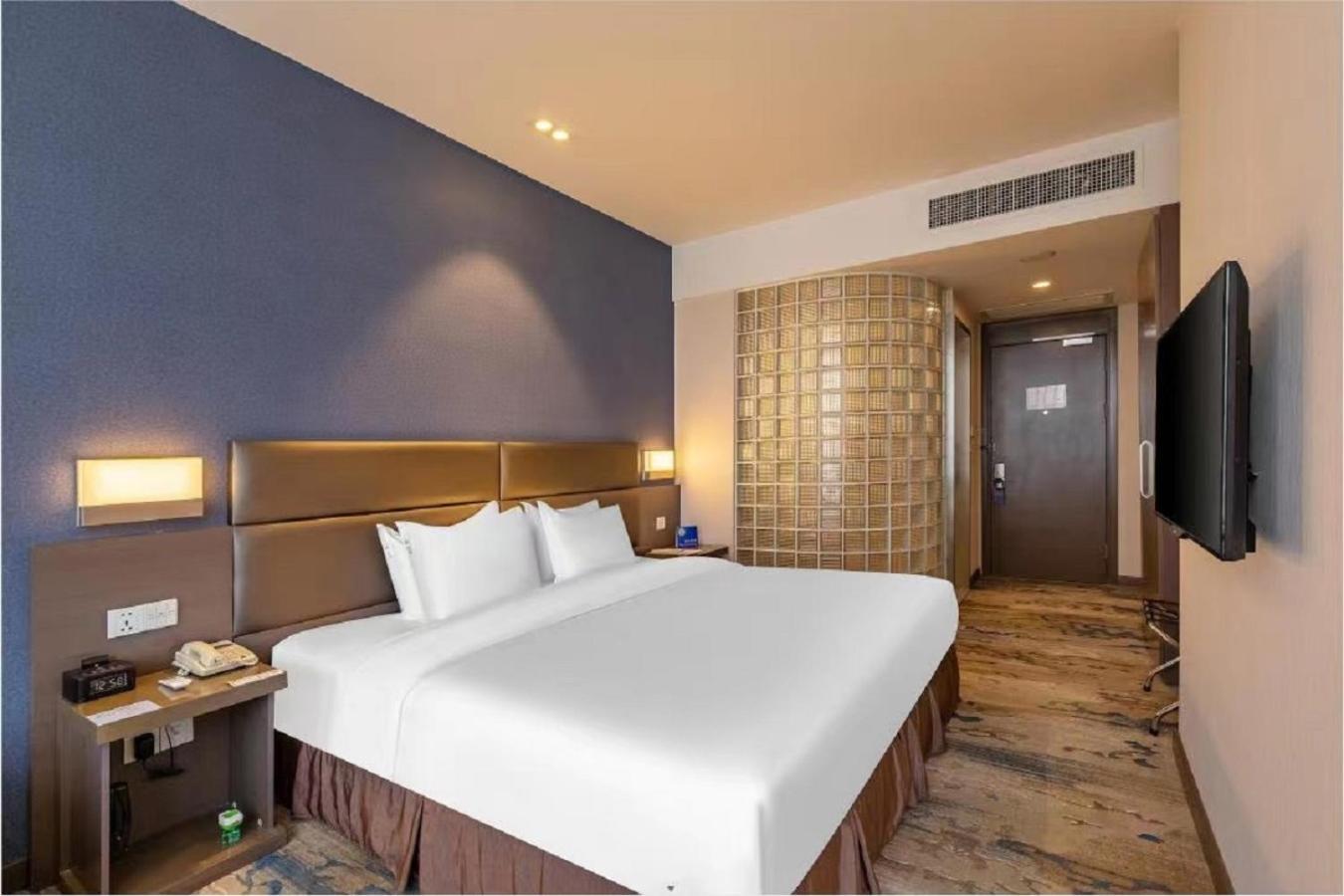 Holiday Inn Express Shenyang North Station By Ihg Bagian luar foto