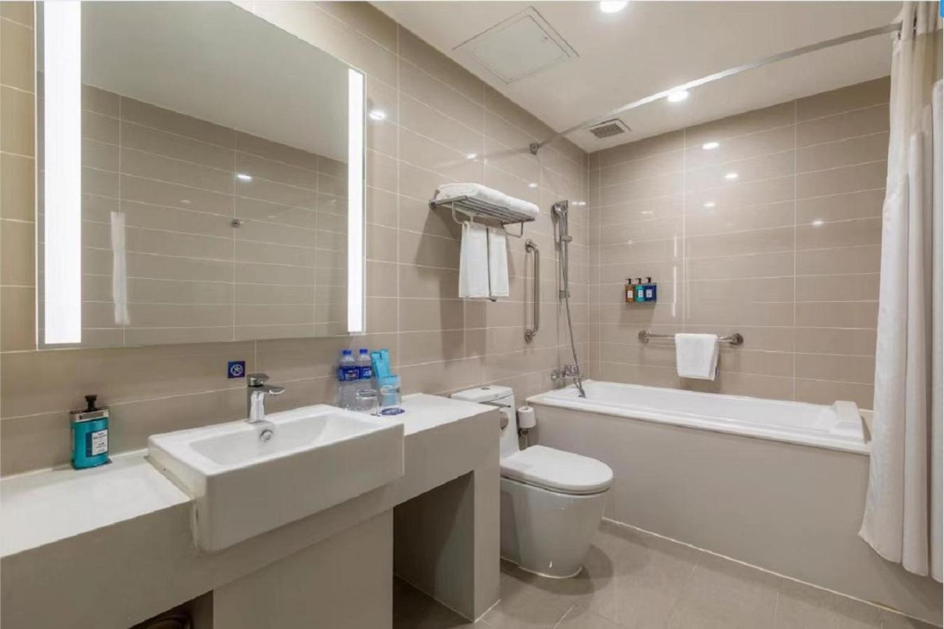 Holiday Inn Express Shenyang North Station By Ihg Bagian luar foto