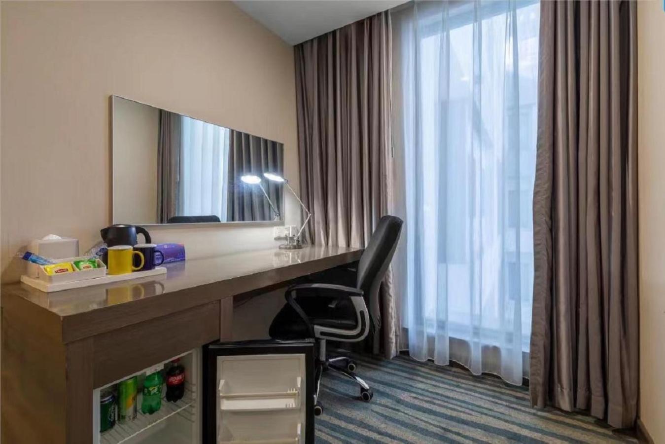 Holiday Inn Express Shenyang North Station By Ihg Bagian luar foto
