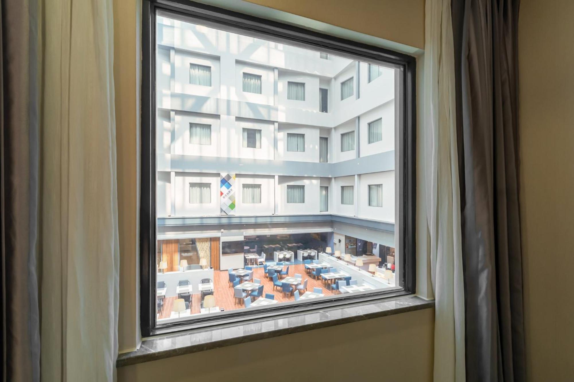Holiday Inn Express Shenyang North Station By Ihg Bagian luar foto